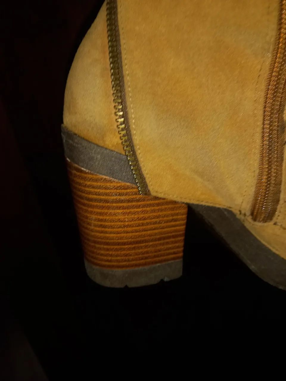 Bota Cano Alto Camurça caramelo  - Foto 5