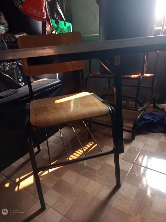 Mesa, cadeira para  estudo.