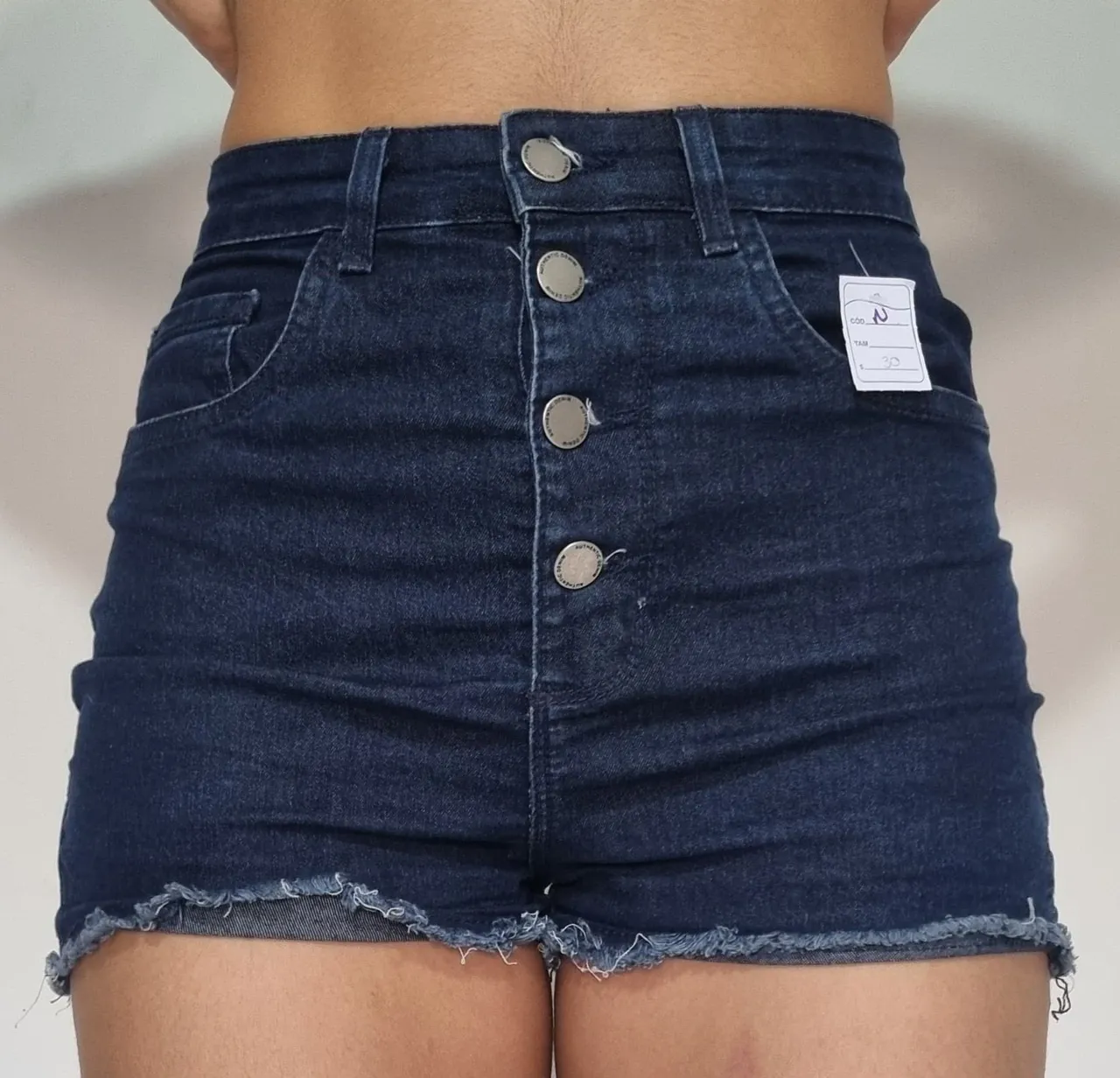 Shorts Jeans Feminino com Botões