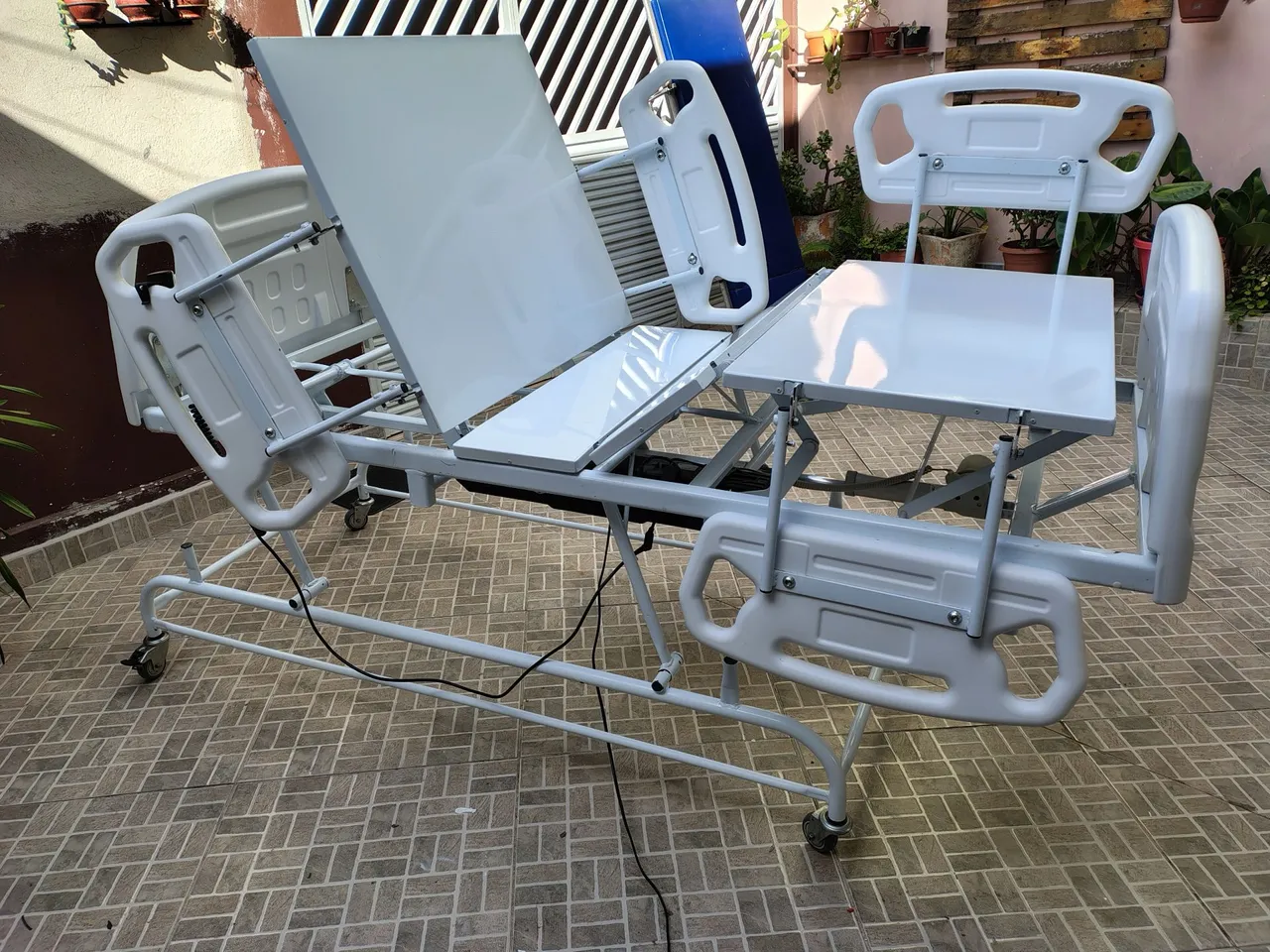 Cama Hospitalar Articulada Elétrica faz todos movimentos entrego