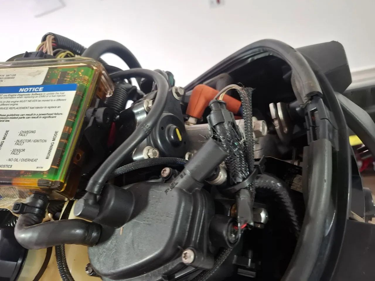Motor 25 evinrude etec 2014  - Foto 2