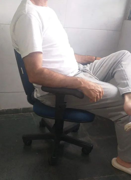 Cadeira de Escritório Giratória R$. 100, - Foto 3