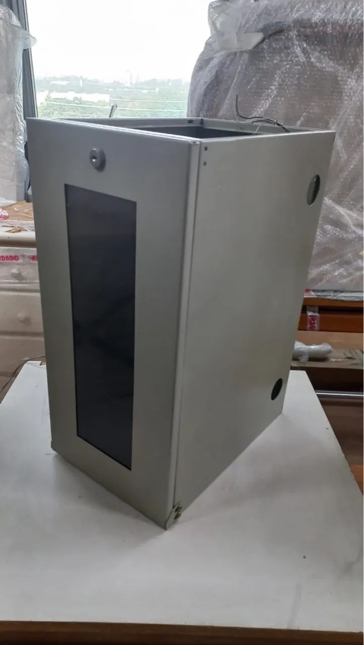 Caixa metálica bege com parte da frente transparente  - Foto 5