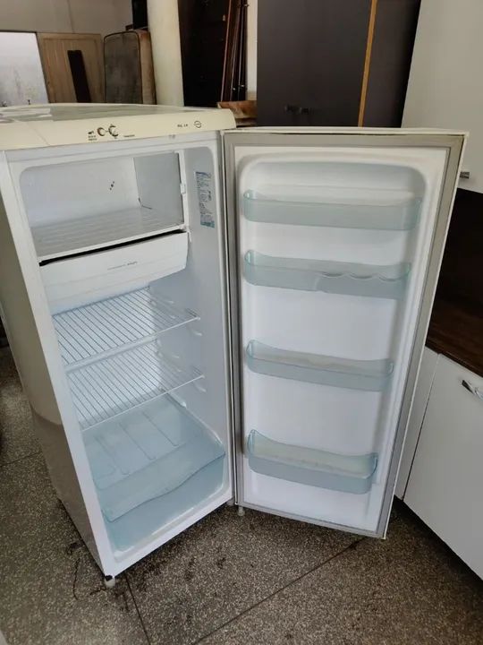Geladeira Electrolux 240 litros ((ENTREGO)) - Foto 4