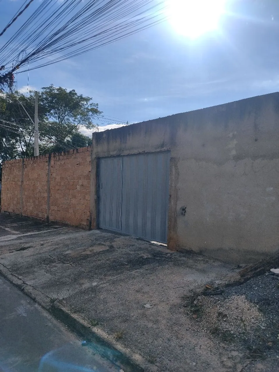 Vendo casa no morada do bosque Canedo quitada meio lote