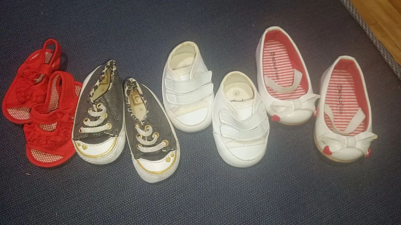 04 pares de sapatinhos infantis,vermelho 3,tenis azul 4,tenis branco 14,sapato de festa 16