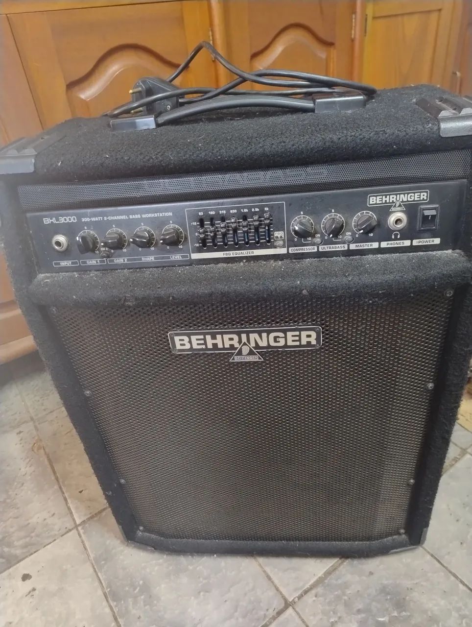 Amplificador de Baixo Behringer BXL3000 300W