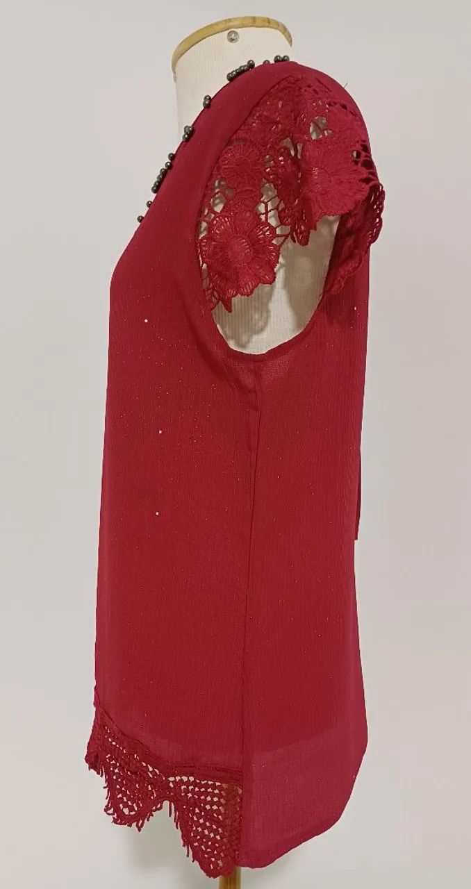 Blusa vermelha com brilho e renda Tamanho P - Foto 3