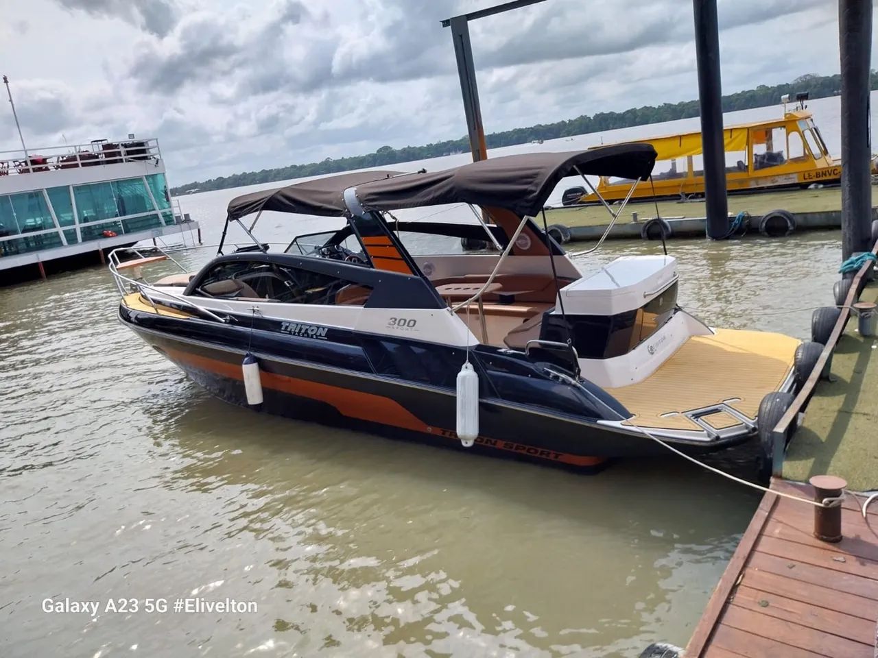 Lancha Triton 300 Sport - 30 pés  - Foto 2