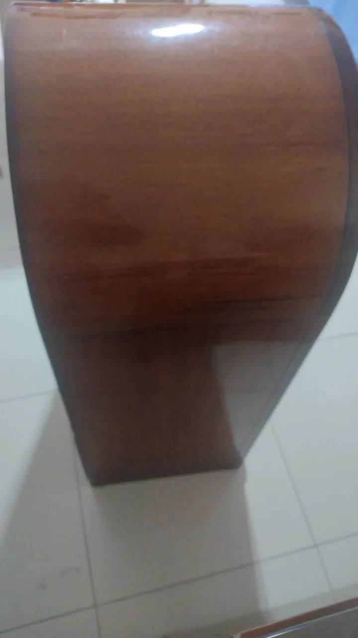 Oratório de madeira com design curvo - Foto 5