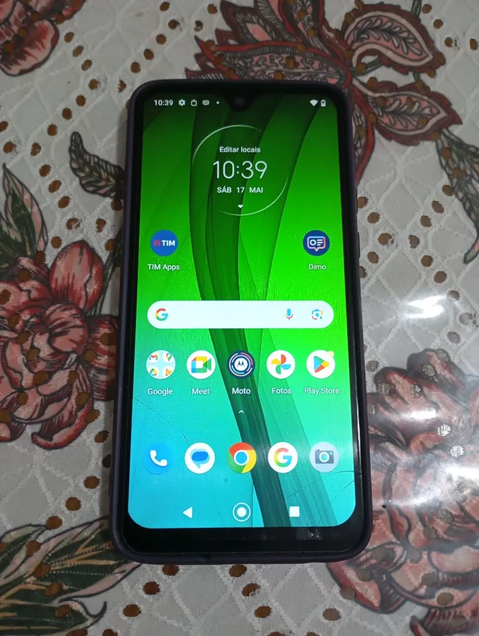 Moto G7 plus com trica na tela mas não interfere em nada esta com película 200,00