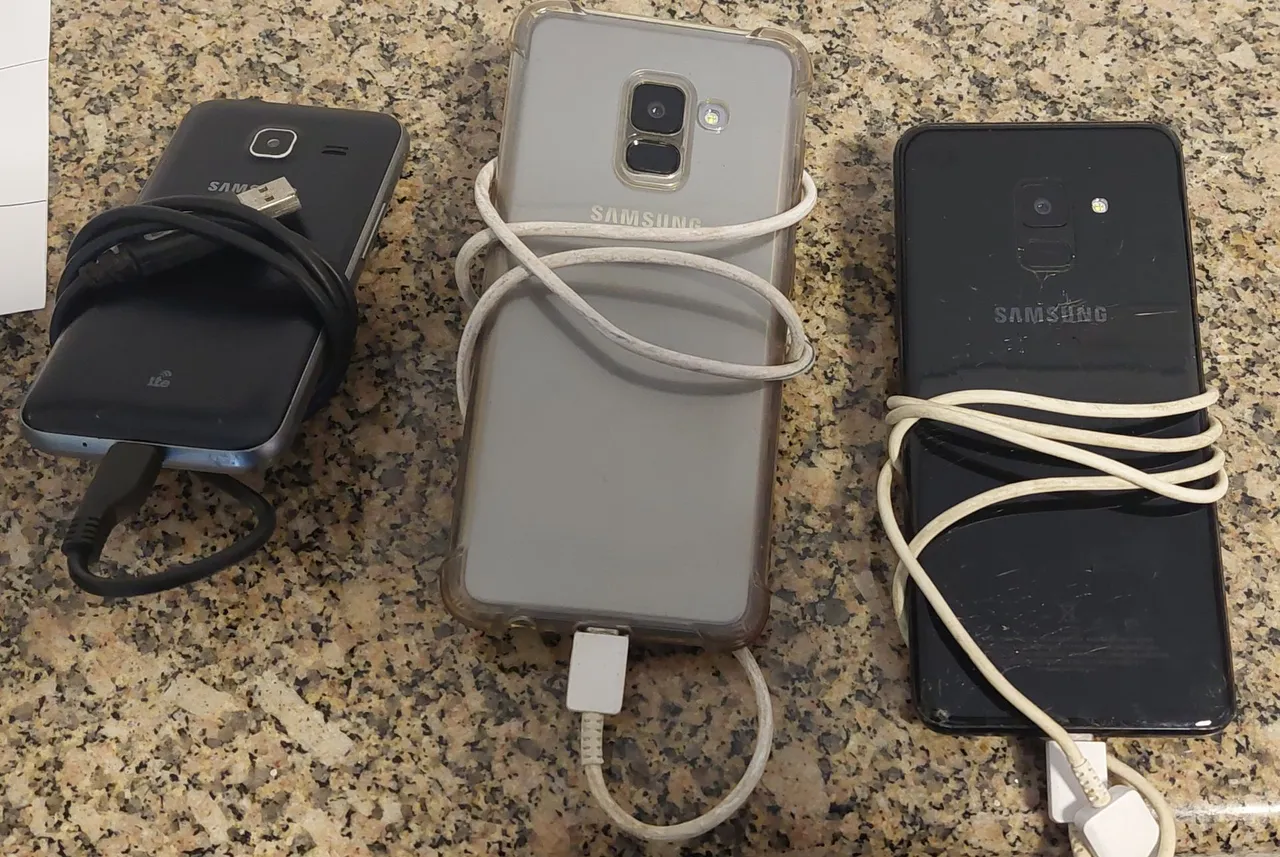 Vendo celulares usados A8 e Duo