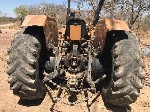 Trator Valmet 85ID com lâmina e roçadeira. - Foto 2