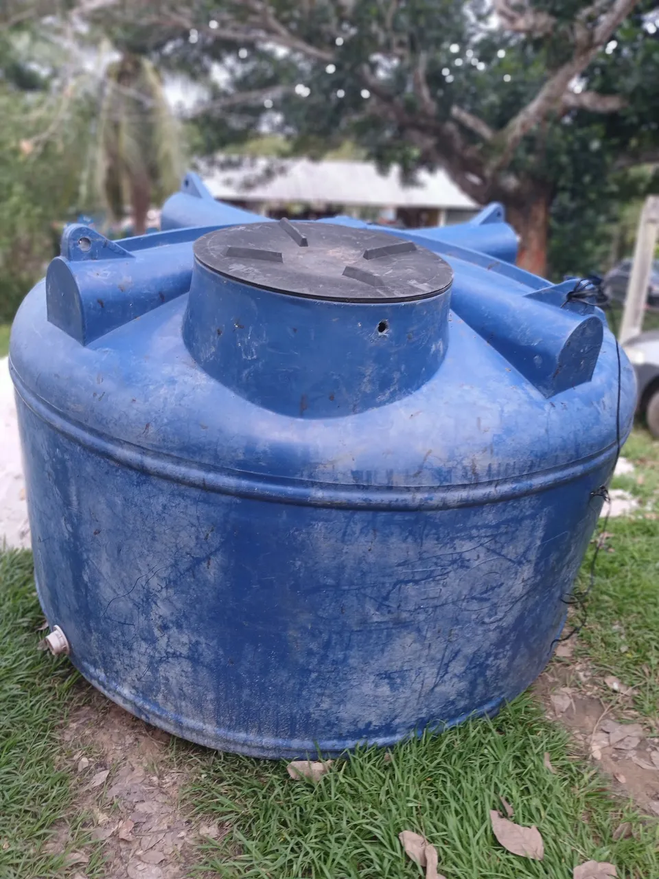 Caixa d'água de polietileno azul