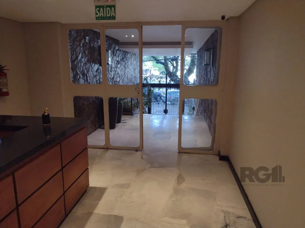 Apartamento localizado no Centro Histórico de Porto Alegre, com 104m² de área útil, o imóv