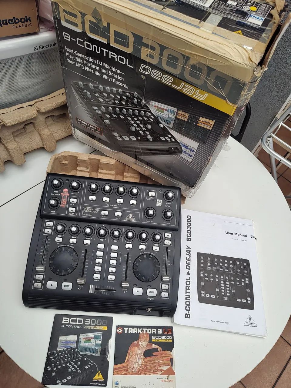Mesa de DJ Behringer BCD3000 - Traktor LE - Foto 2