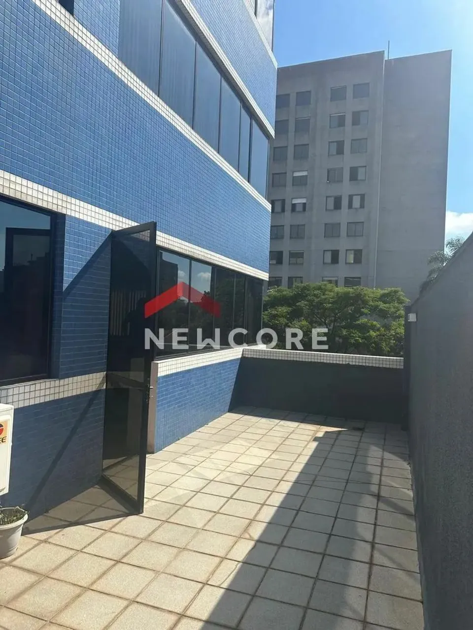 Sala comercial em Avenida Cristóvão Colombo - Auxiliadora - Porto Alegre/RS