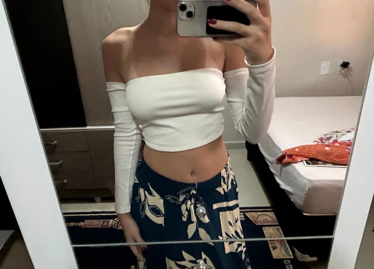Blusa branca off-shoulder com mangas compridas tube top cropped branco com manga longa 