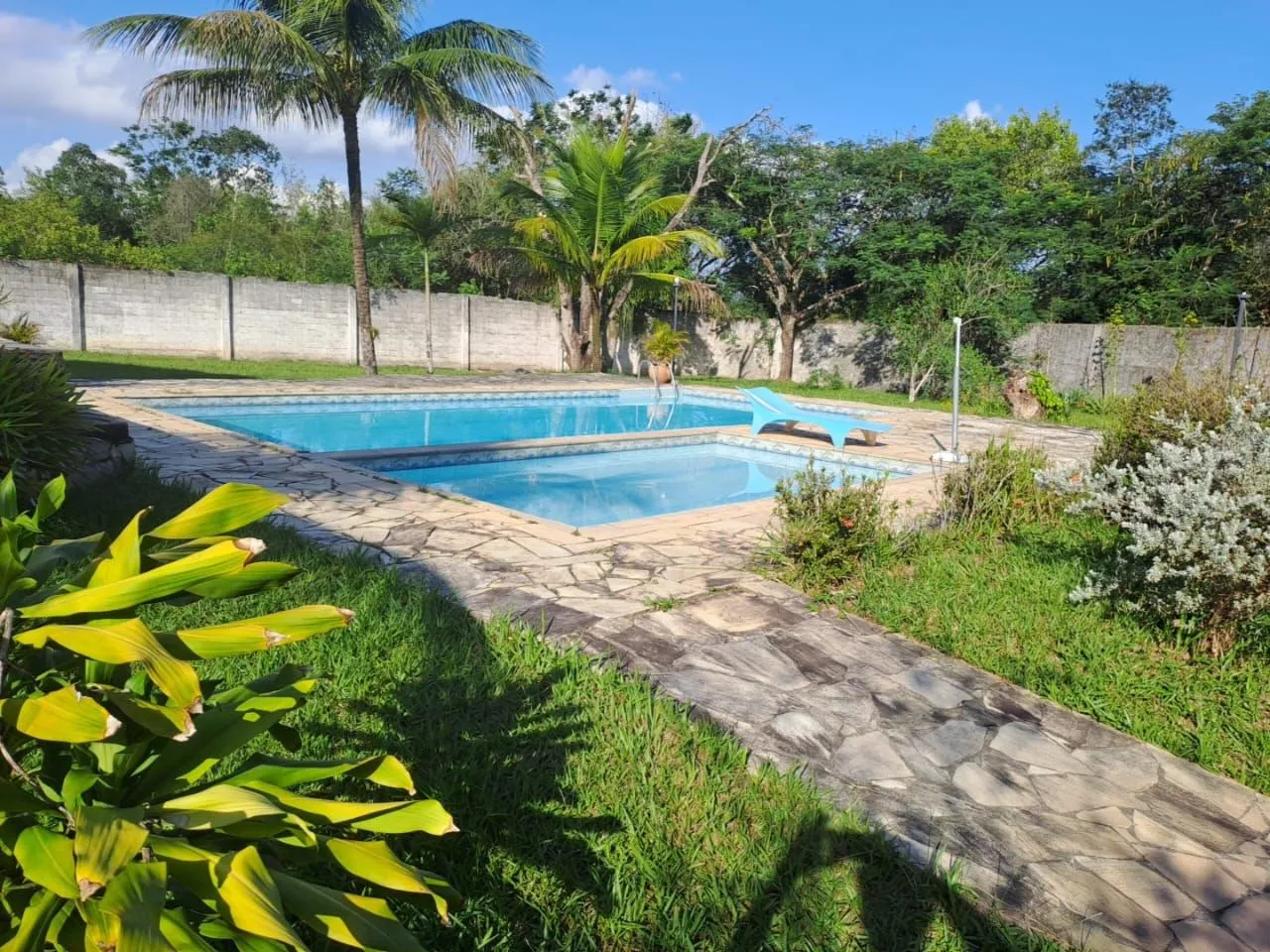 Aluga-se para evento...Sítio com piscina e área verde