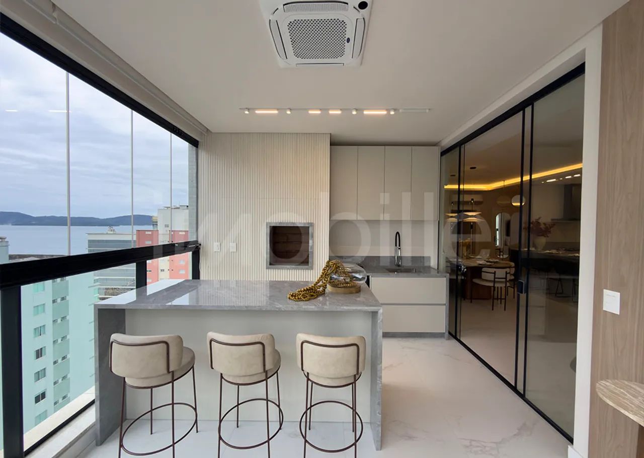 Apartamento quadra mar à venda no Edifício Acqua Blue em Itapema.