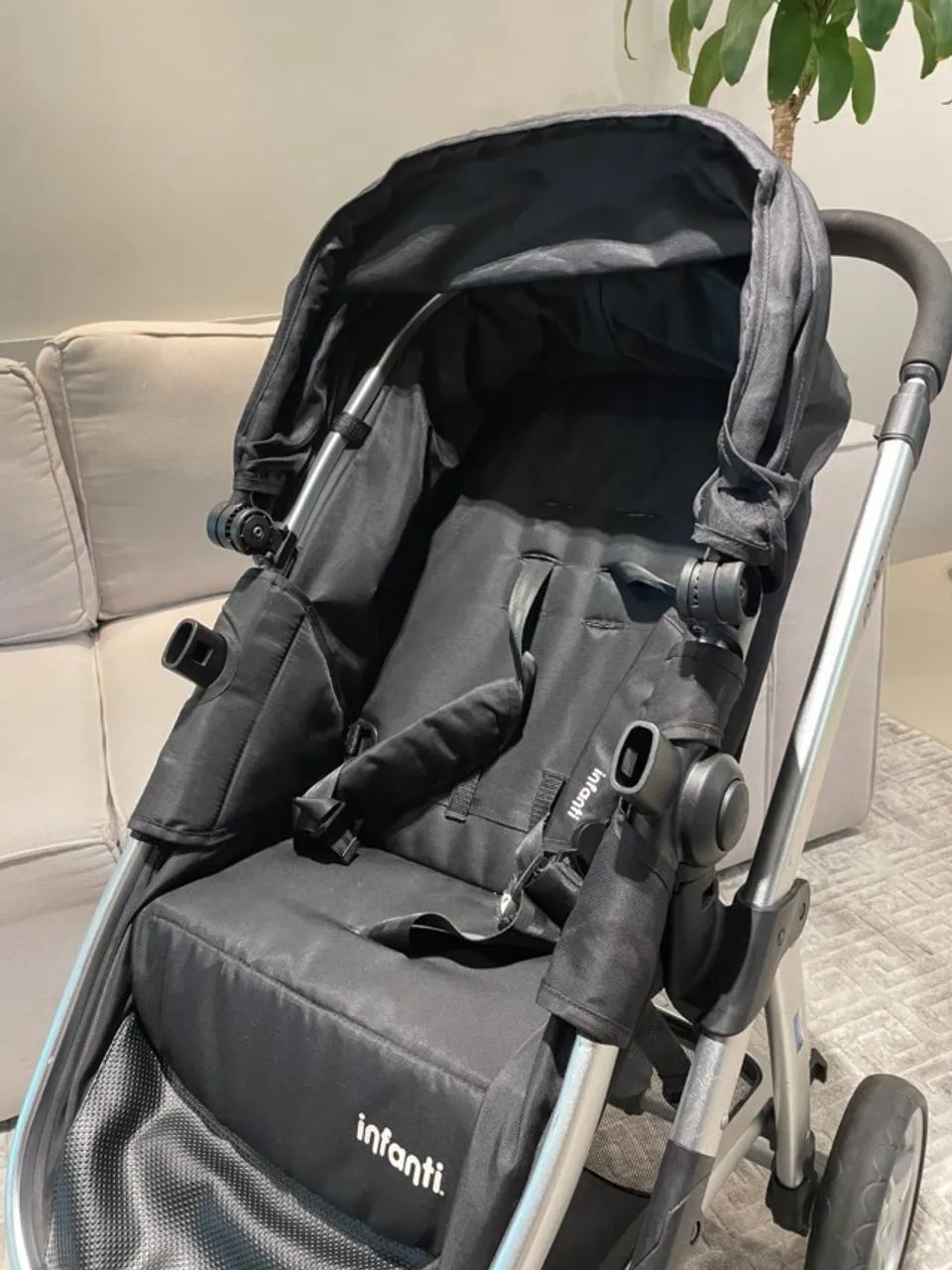 Carrinho de Bebe Infanti epic lite com base isofix