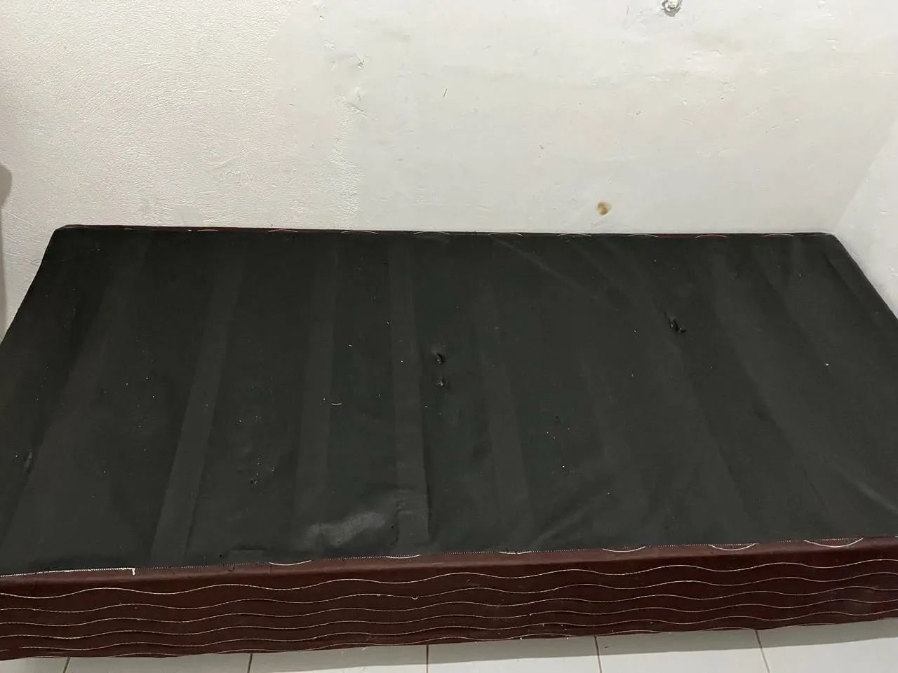 Vendo uma base box para colchã de solteiro no precinho  - Foto 2