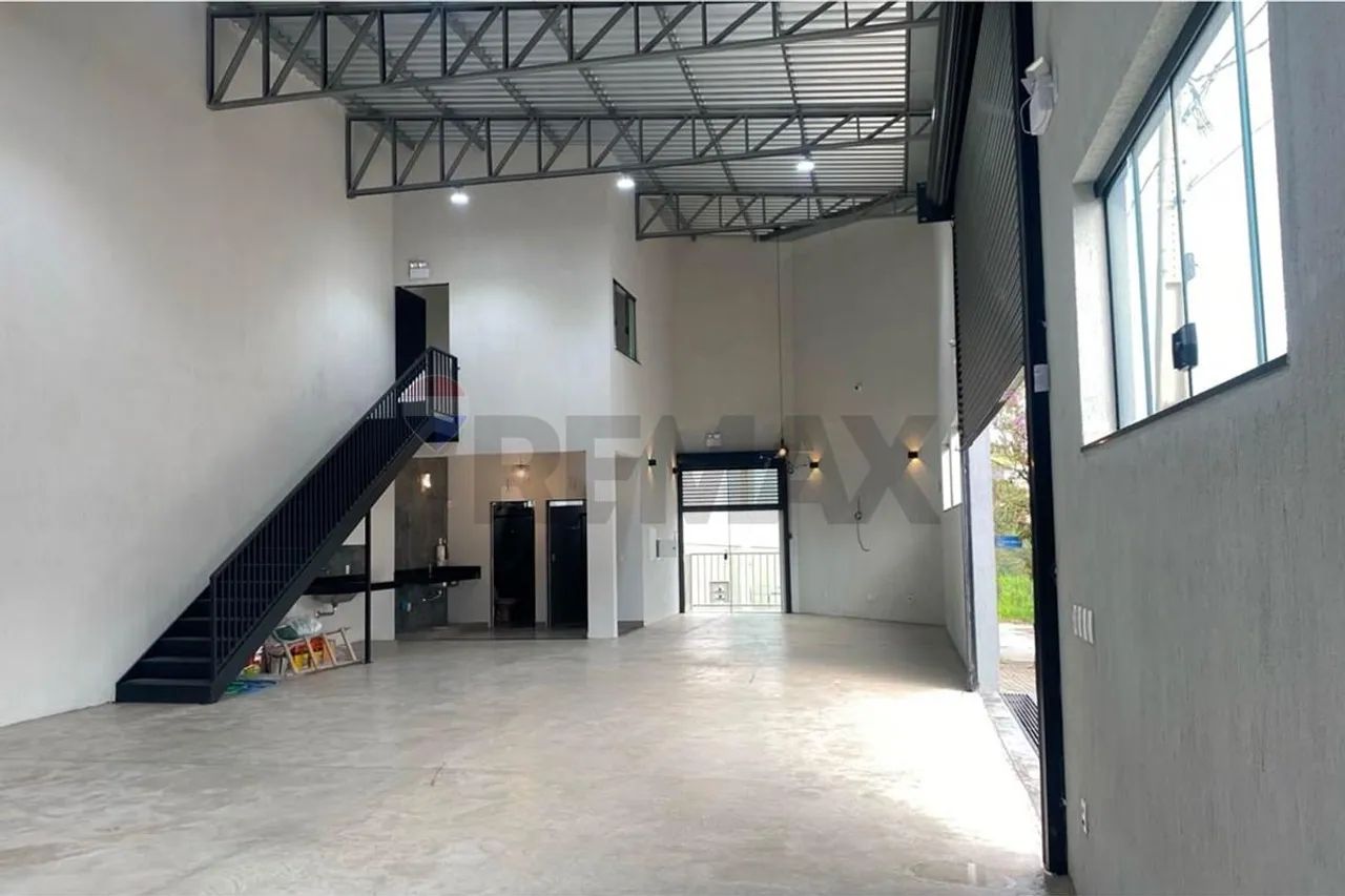 Aluguel Galpão Moderno e Seguro em Capitólio 185 m2 - Foto 2