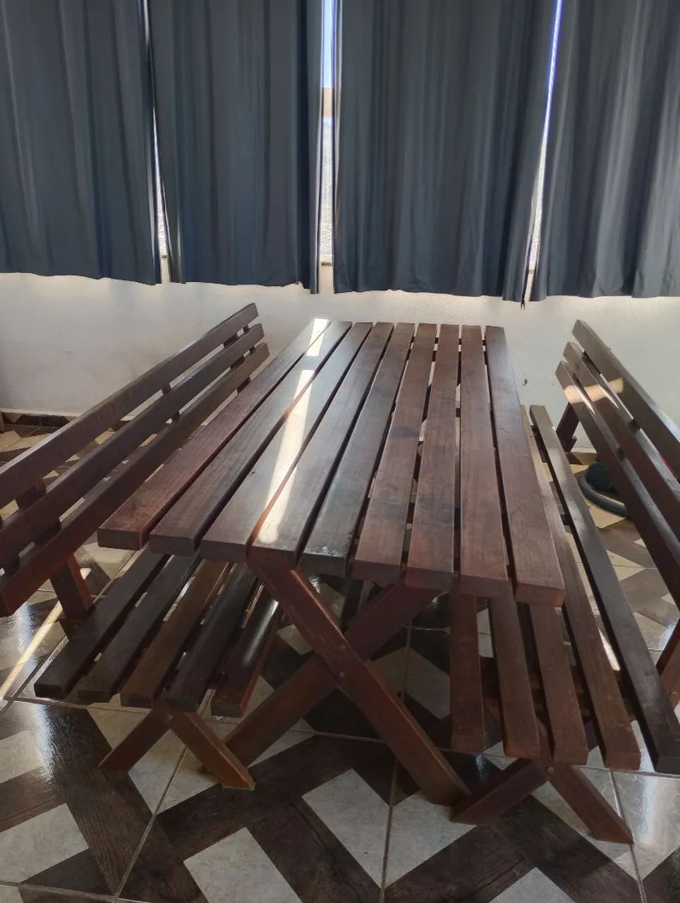 Mesa de jantar em madeira macissa  - Foto 2