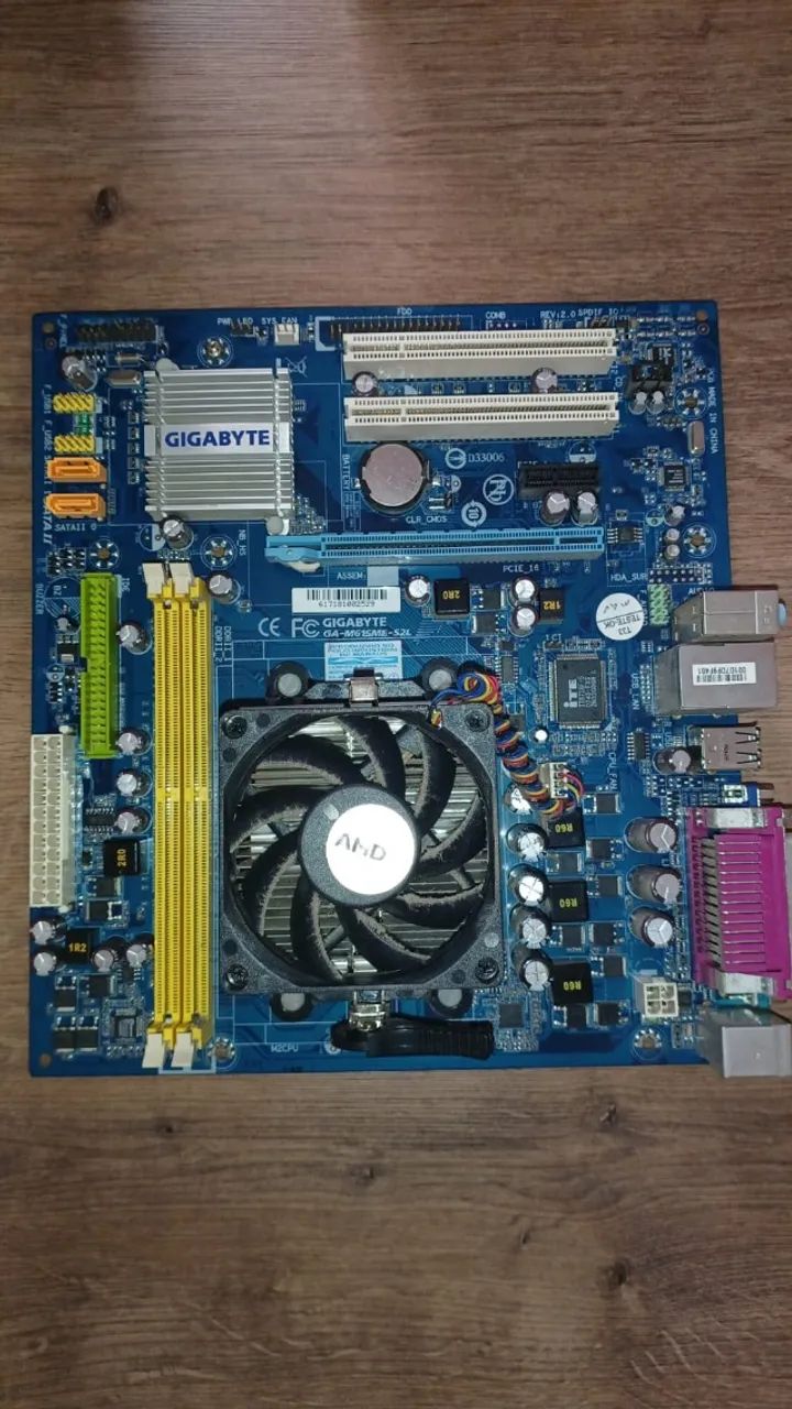 Placa Mãe Gigabyte GA-M61SME-S2L AM2 DDR2 COM DEFEITO