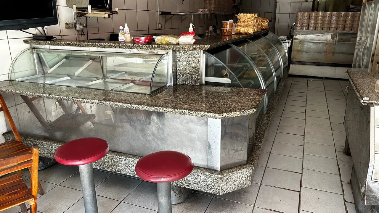 Balcão expositor ideal para padaria e mercadinhos - Foto 2