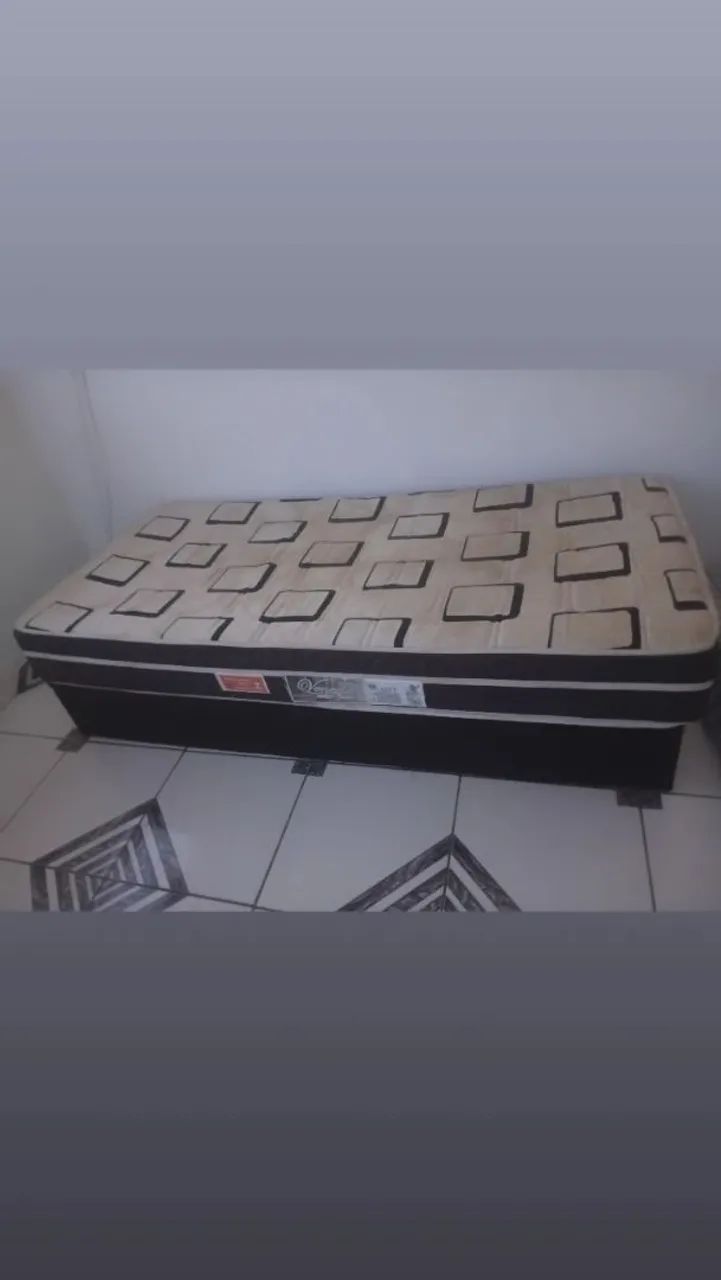 Vendo cama solteiro com colchão 