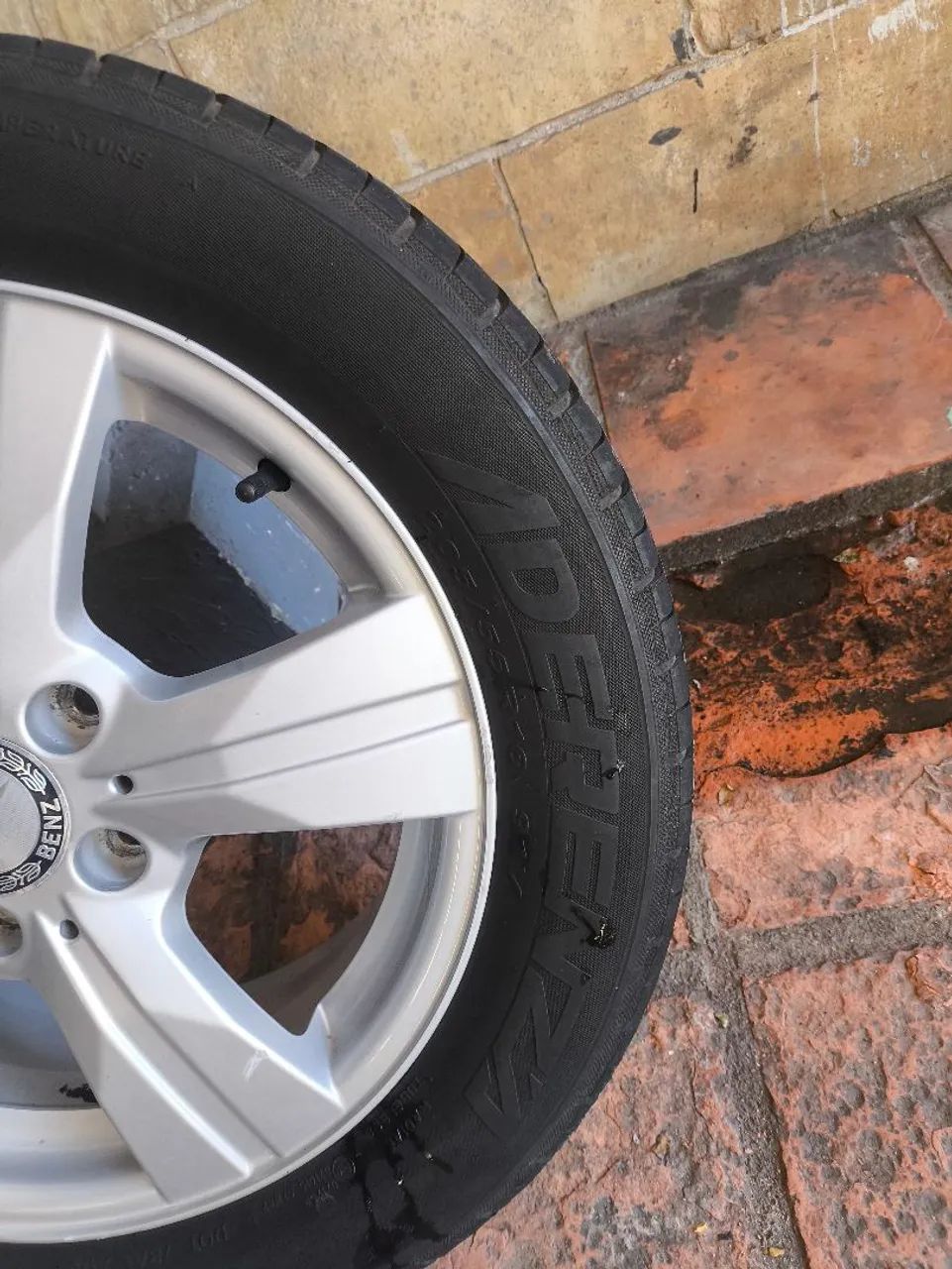 Par de pneus Adereza 205/55 r15. Pneus seminovos sem remendos ou bolhas 