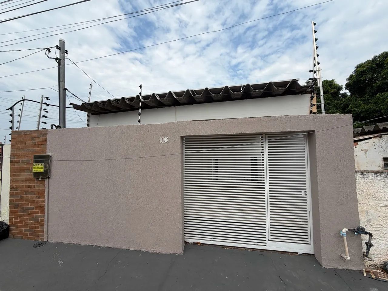 ALUGO CASA COM ENERGIA INCLUSA