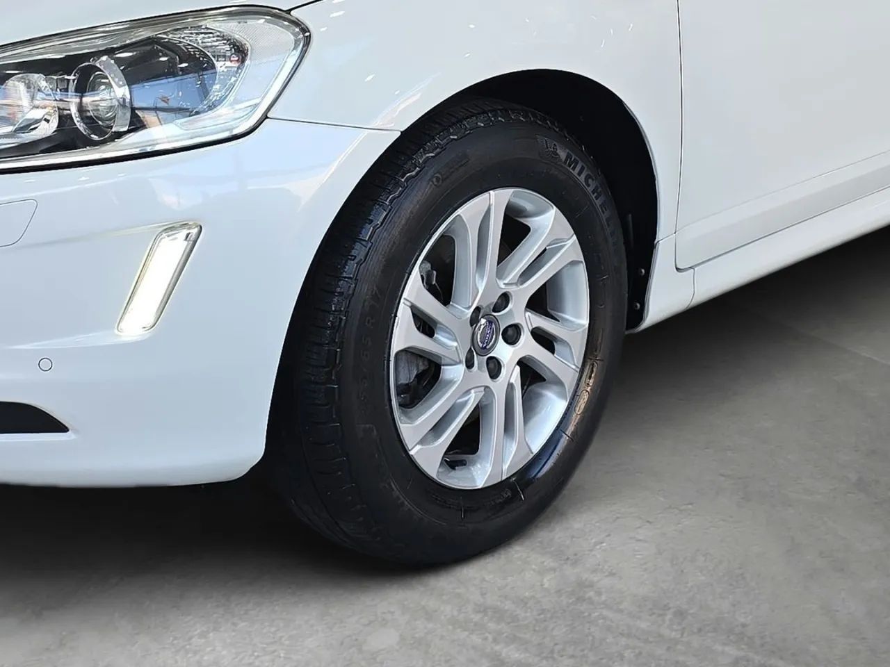 Volvo XC 60 T-5 R-DESIGN 2.0 FWD 5p, foto 5 de 13
