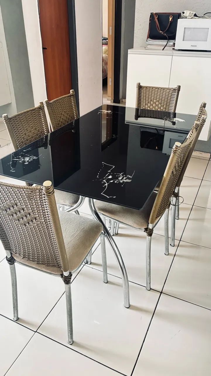Mesa de 06 lugares com cadeiras e vidro - Foto 3