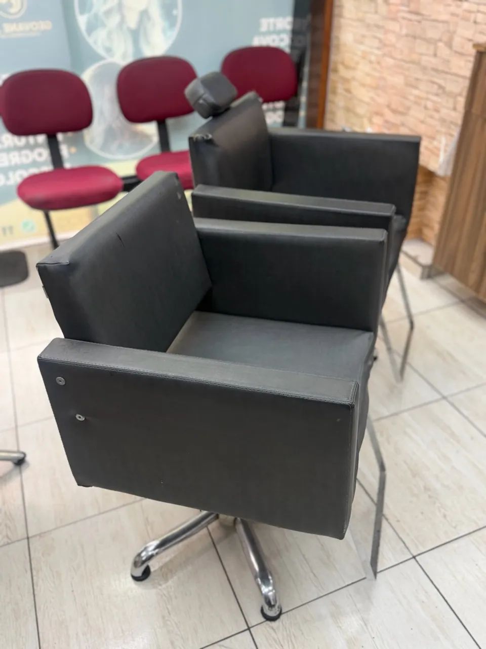 Kit de duas cadeiras e um lavatório  - Foto 2