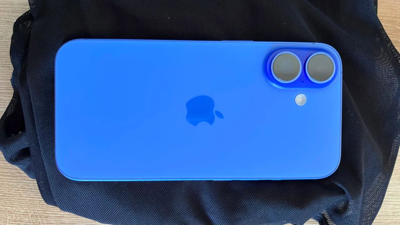 IPhone 16 azul - Foto 3
