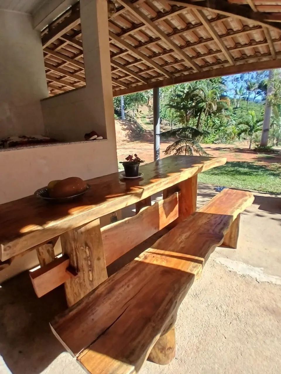 Mesa de madeira rústica 
