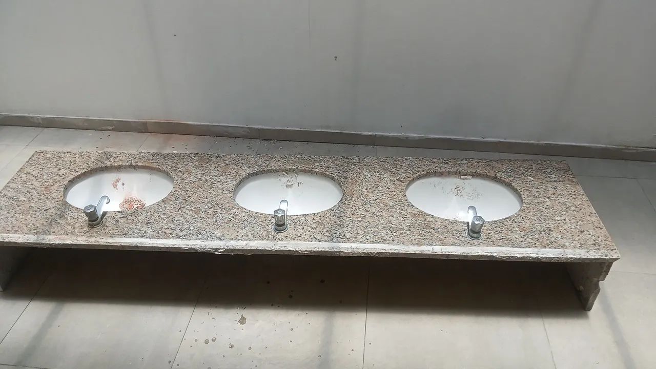Pia com 3 cubas e 3 torneiras - Foto 2