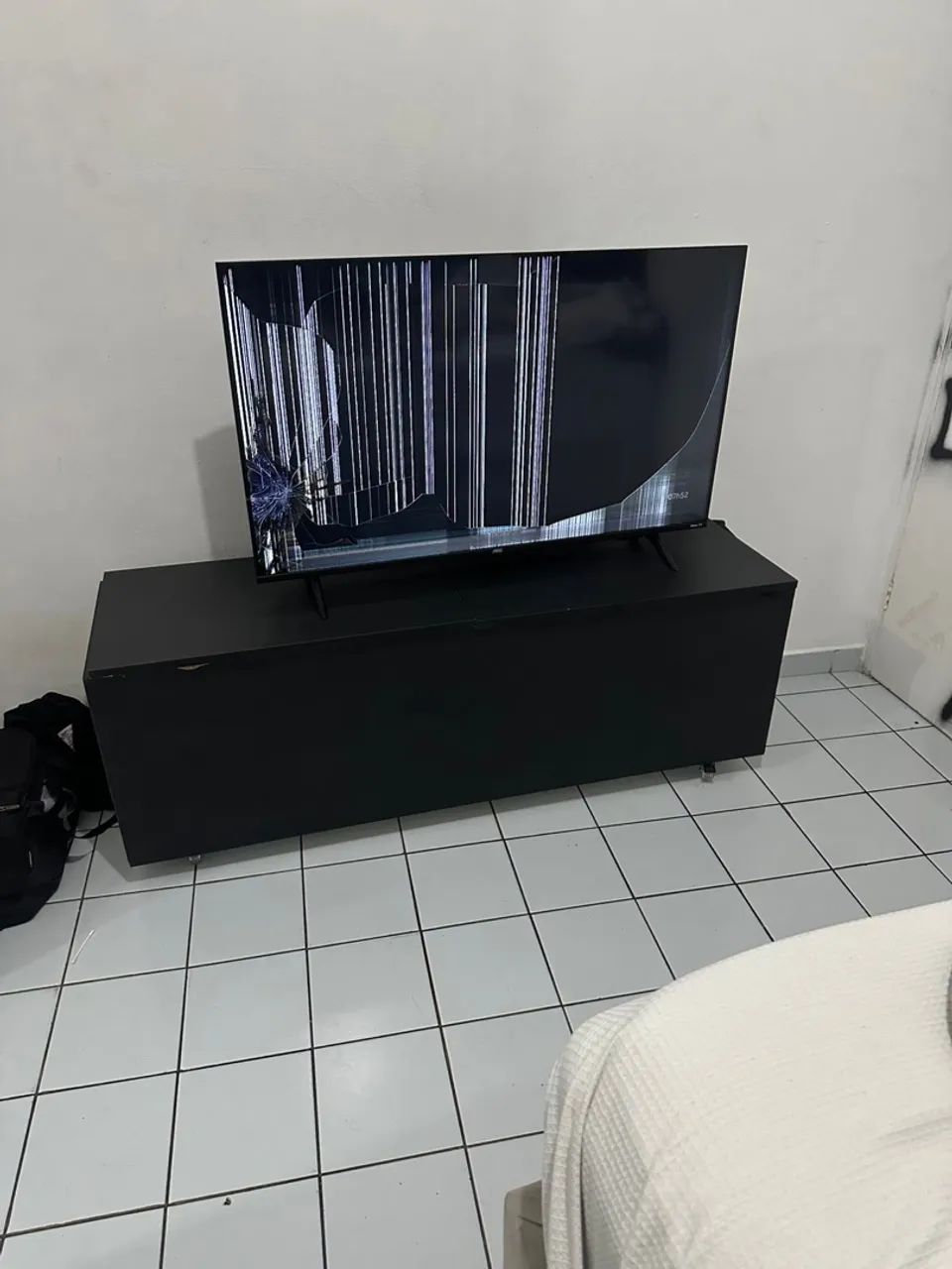 TV AOC 43 polegadas, Tela danificada apenas!! - Foto 2