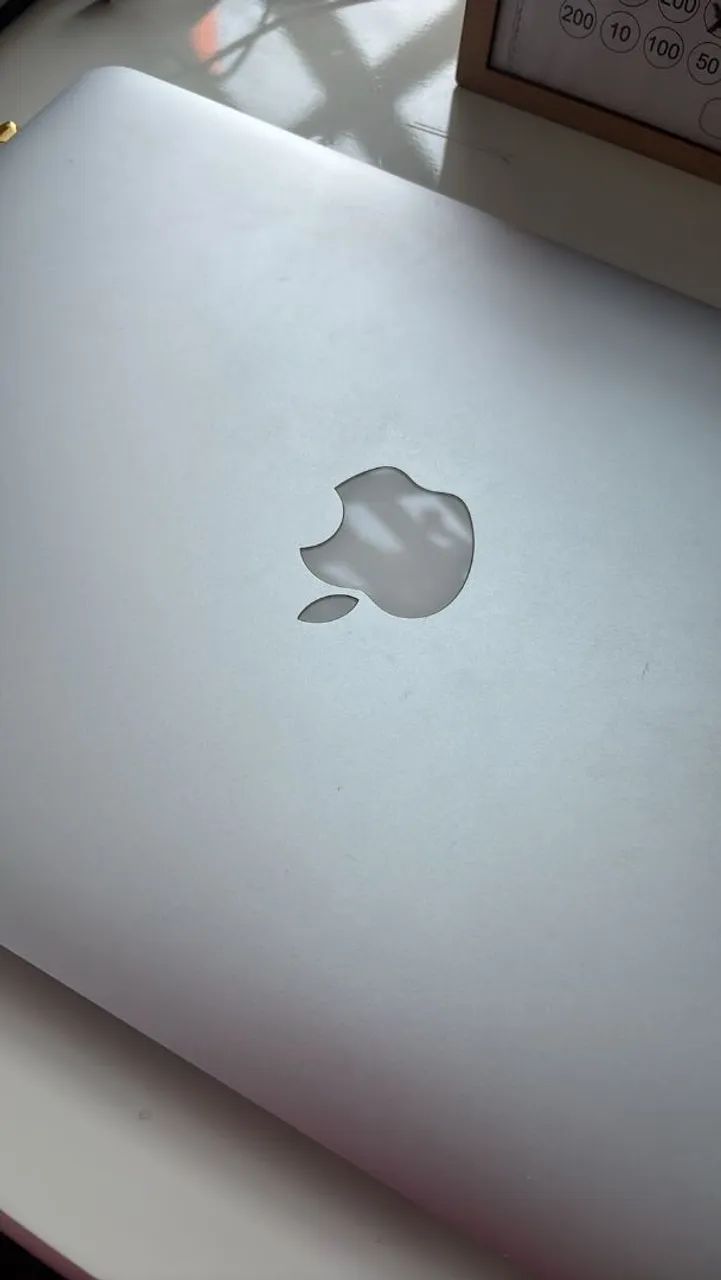 Vendo mac book em perfeito estado ,pouco usado 