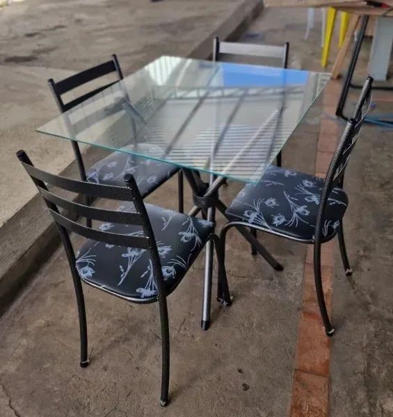 MESA COM 4 CADEIRAS - Foto 2