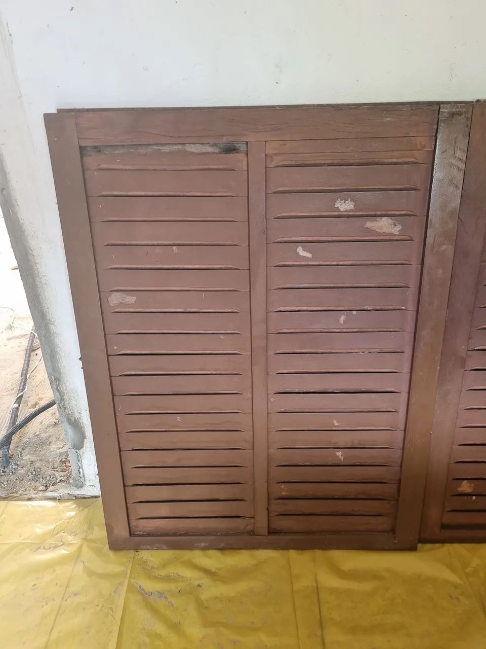 Lote com 4 Janelas de Madeira Maciça - Med. 1,25 x 1,00m<br><br>2 para Revitalizar - Foto 4