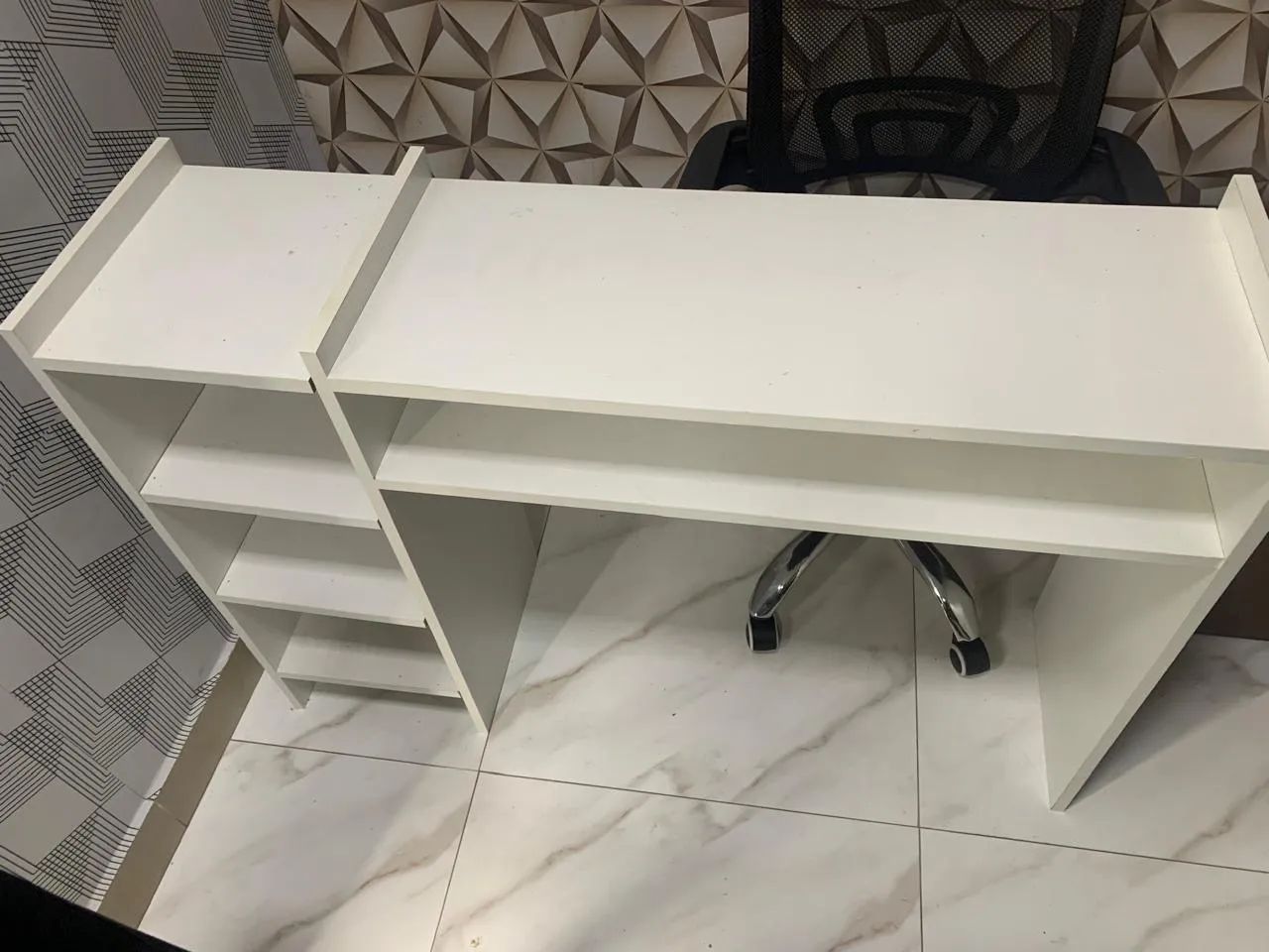 MESA DE MANICURE E DUAS CADEIRAS - Foto 2