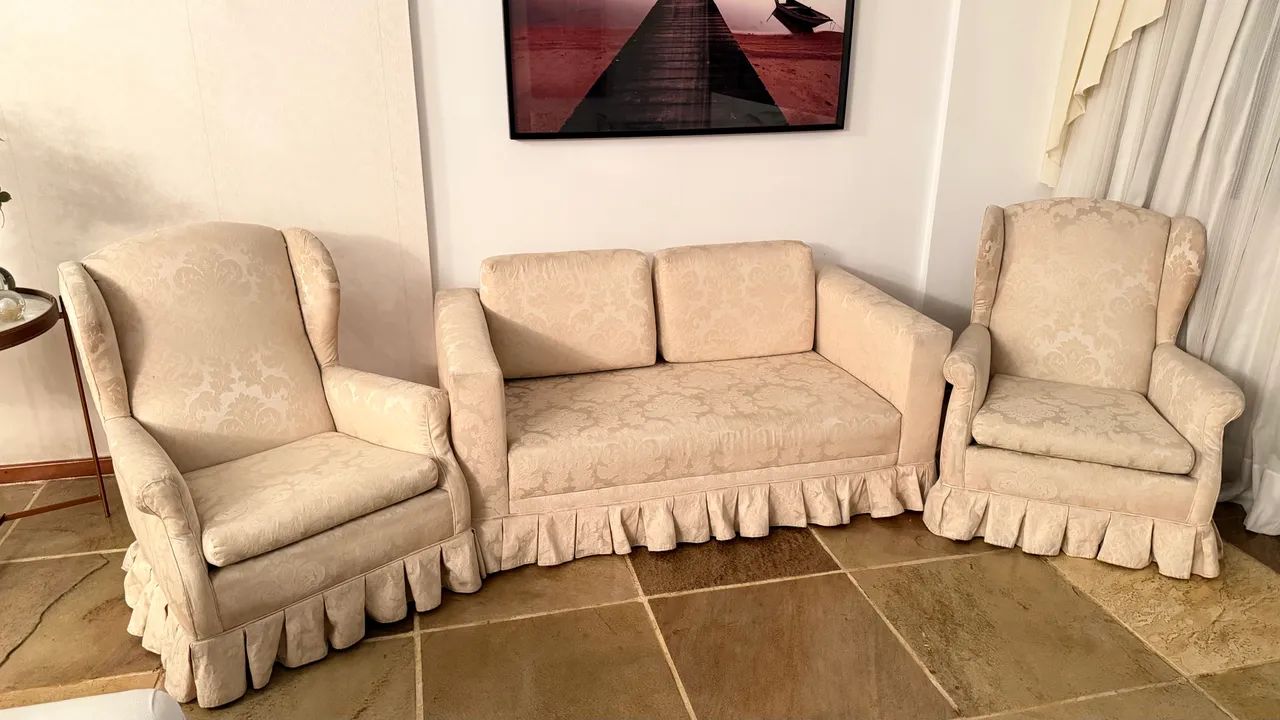 Jogo de sofá e poltronas 