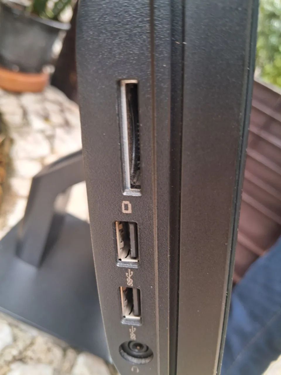 Monitor Dell  24 polegadas obs não ta ligando  - Foto 4