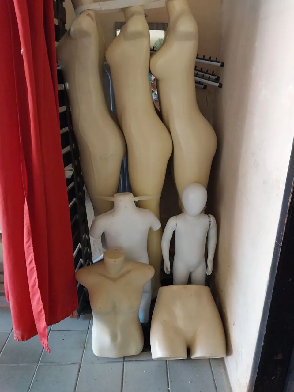 CONJUNTO DE MANEQUINS PARA LOJA - APROVEITE!