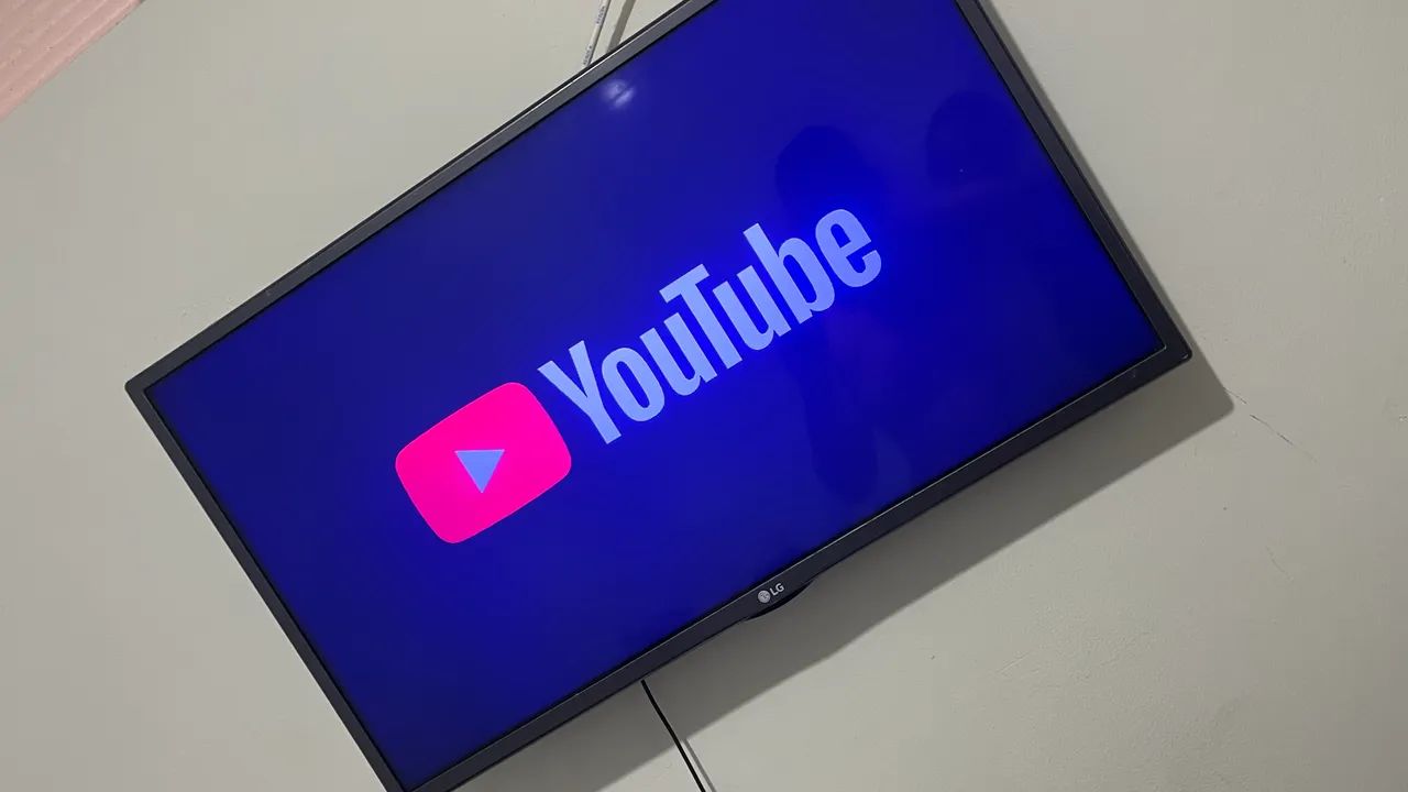 Tv Smart 32 polegadas, perfeitas condições. Funcionando 100%