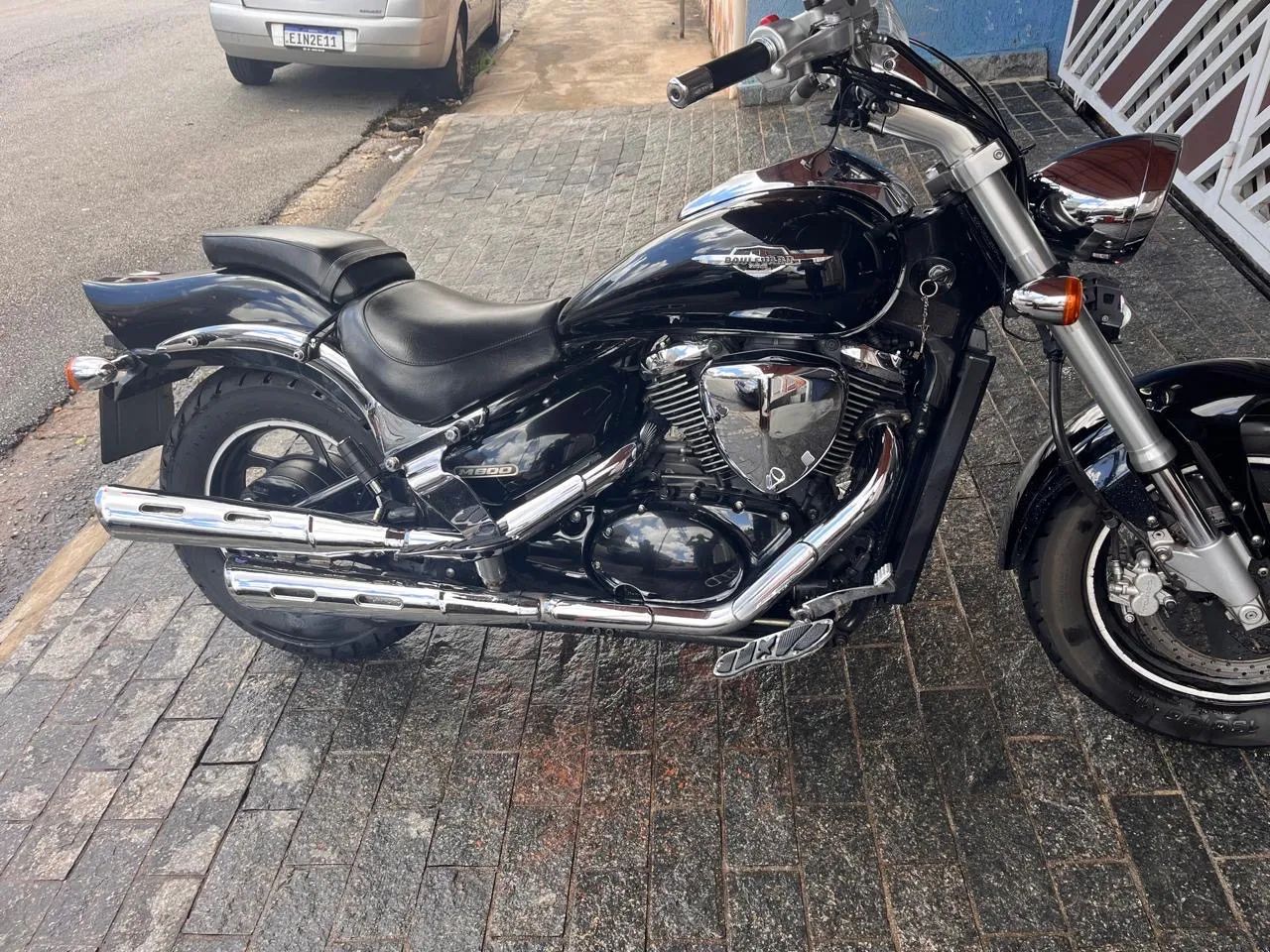 Suzuki Boulevard M800
