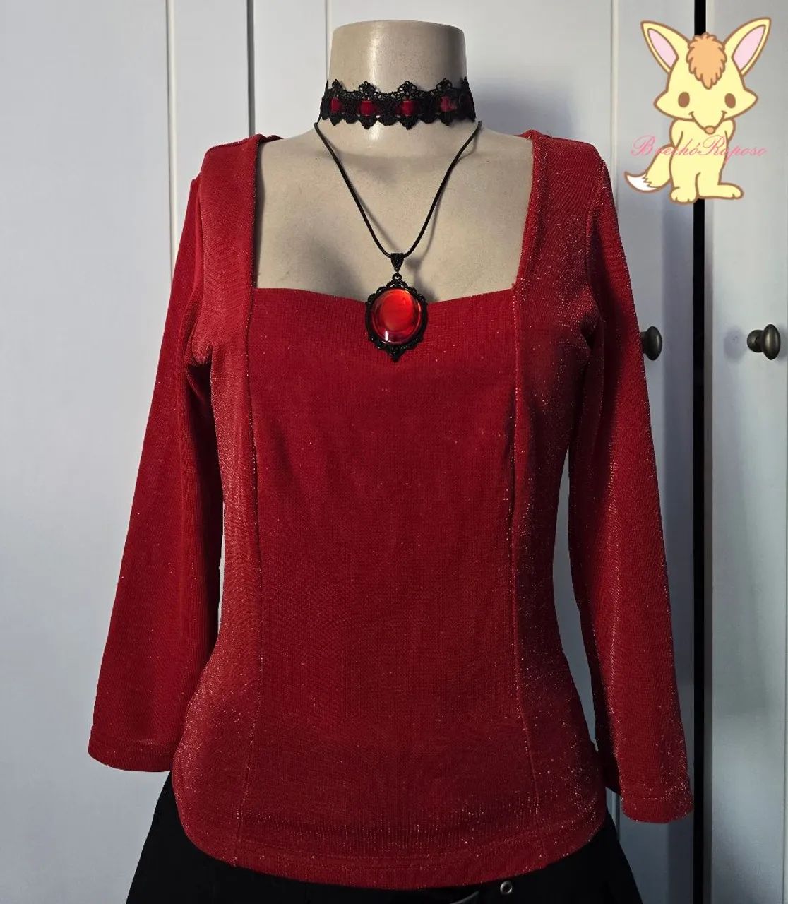 Blusa gola quadrada gótica 